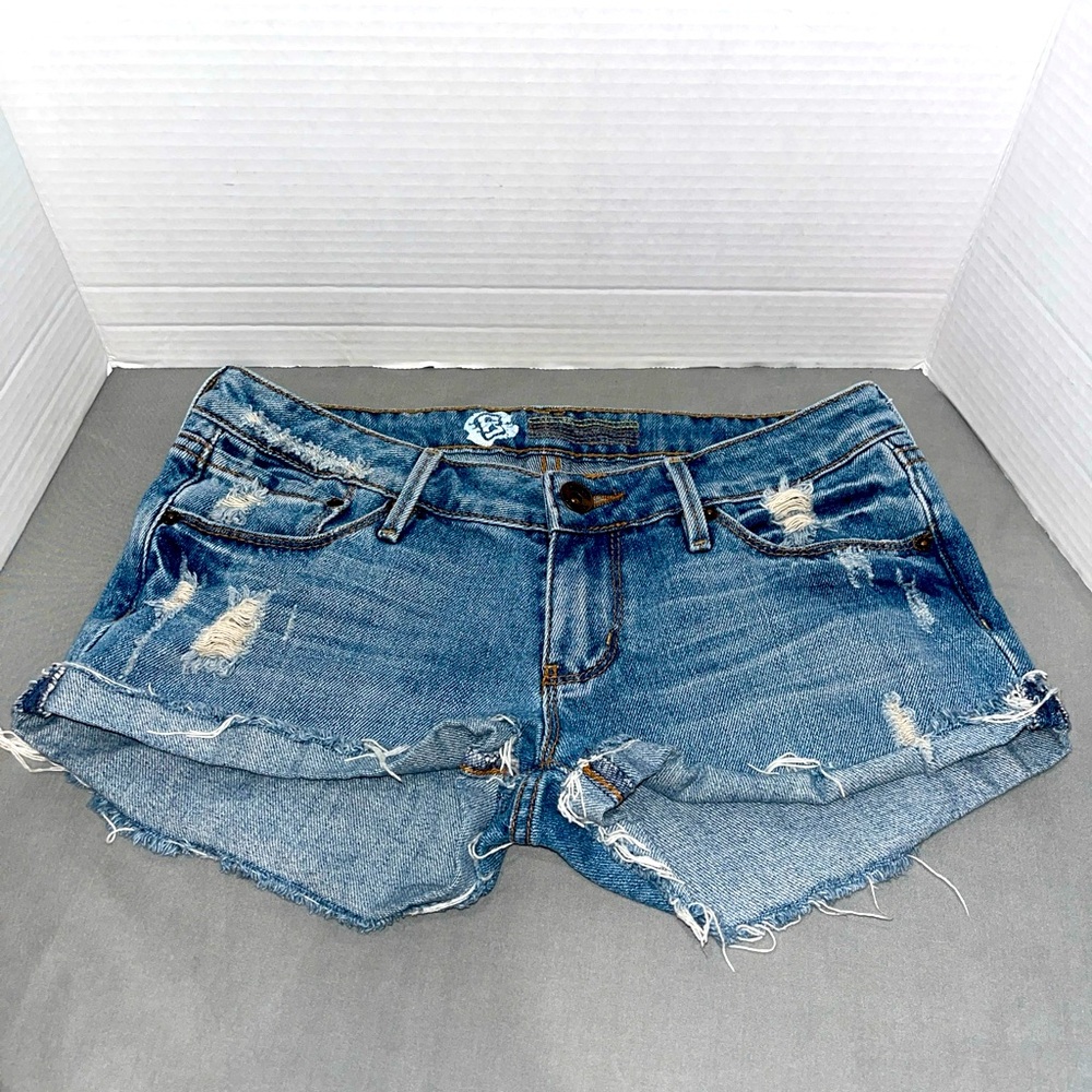 Bullhead Shorts Women's Size 5 Denim Cropped Blue Distressed